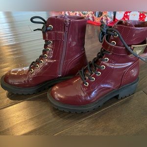 Patent leather Guess boots